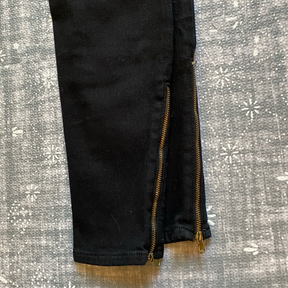 Paige Denim Black Skinnies with GOLD ZIPPER sz 25